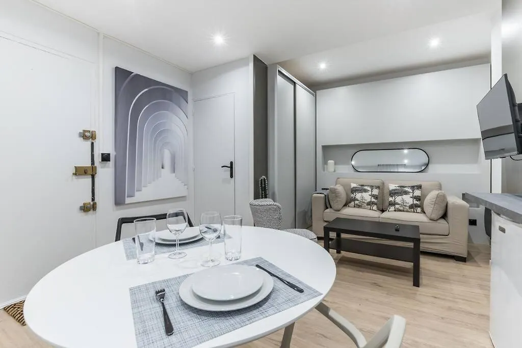 Versigny Heart Of 18Th Cosy Studio Apartment Paris